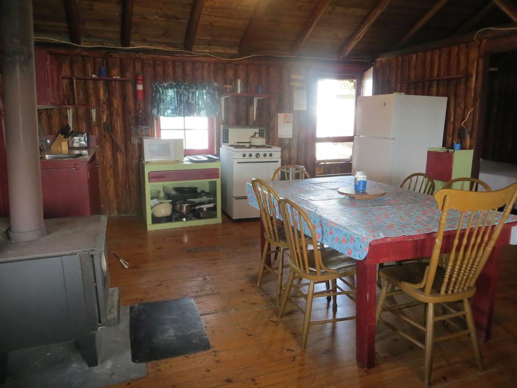 Hotel Lake Wolsey Cabins Gore Bay Exteriér fotografie