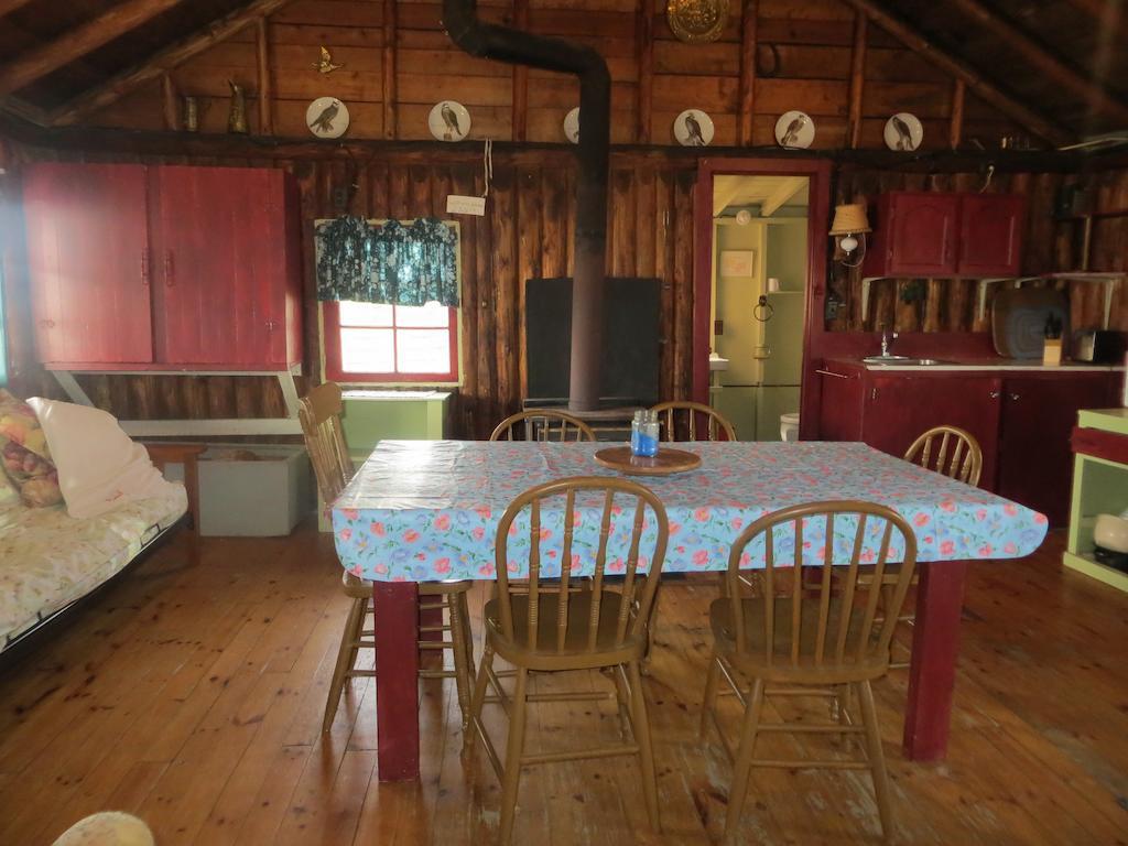 Hotel Lake Wolsey Cabins Gore Bay Pokoj fotografie