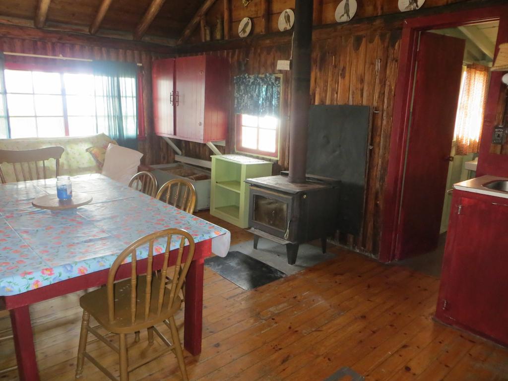 Hotel Lake Wolsey Cabins Gore Bay Pokoj fotografie